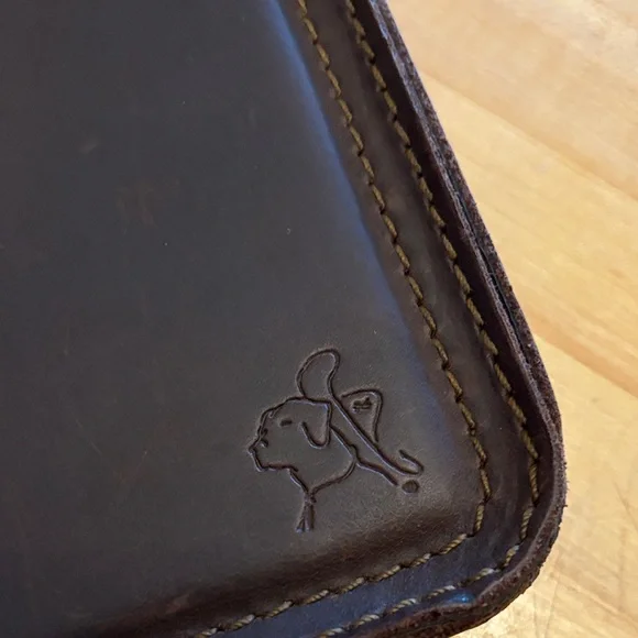 Stylish Saddleback dark brown Leather Laptop sleeve - Picture 3 of 6